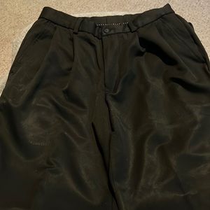 Van Heusen classic pleated cuffed dress pants, size 30x32, black
